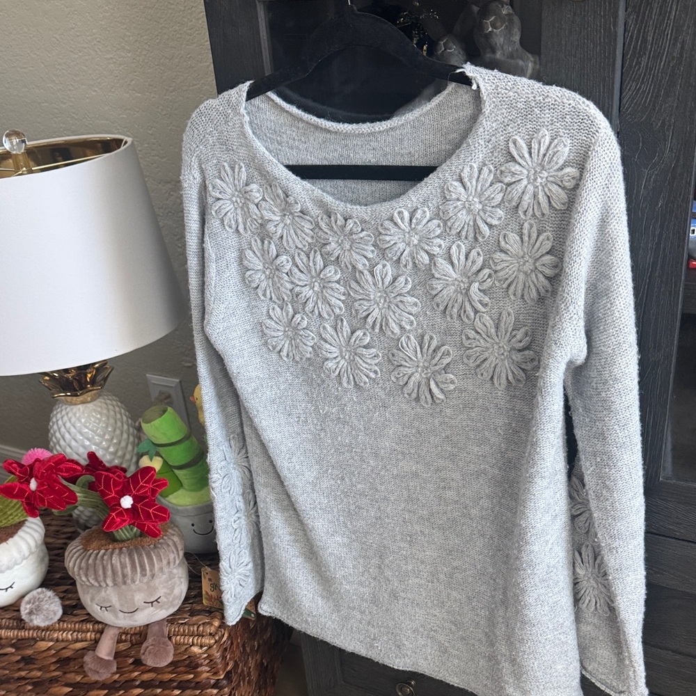 Women's Light Gray Floral Embroidered Crew Neck Sweater